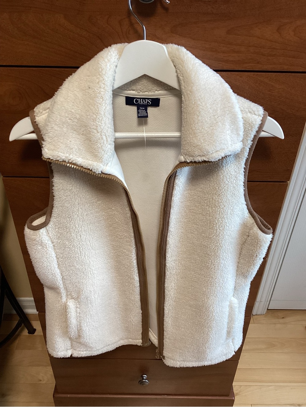NWT Chaps Cream Sherpa Fleece Vest with Brown Trim Zipper - Picture 7 of 11